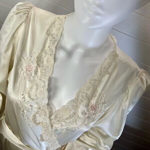 🦢 Sara Beth Vintage Robe 🦢